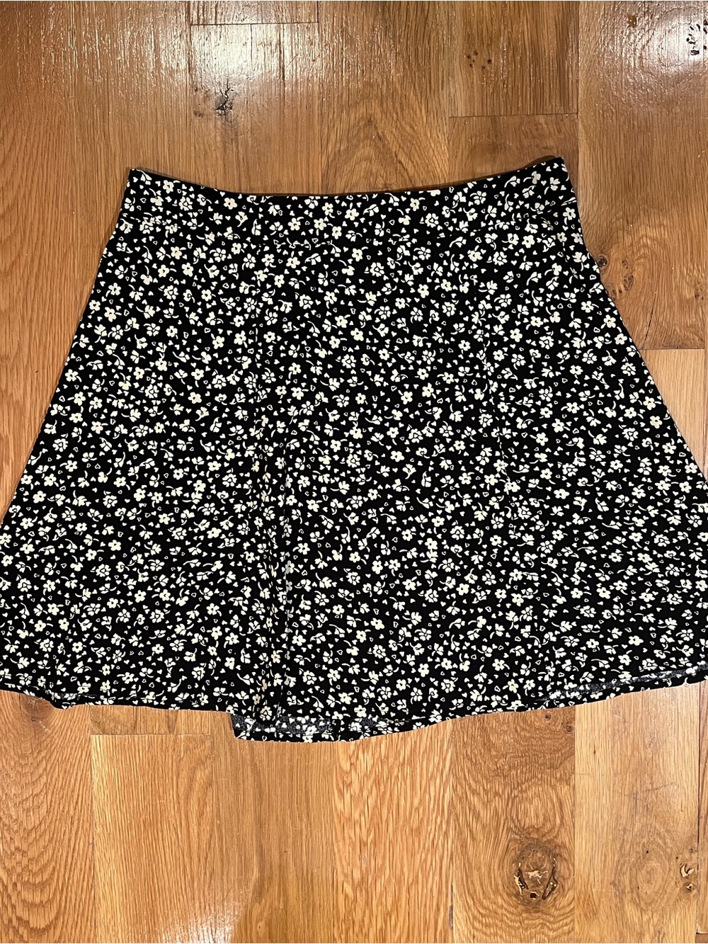 Reformation Flounce Mini Skirt - Black with white florals - woman’s S, unworn